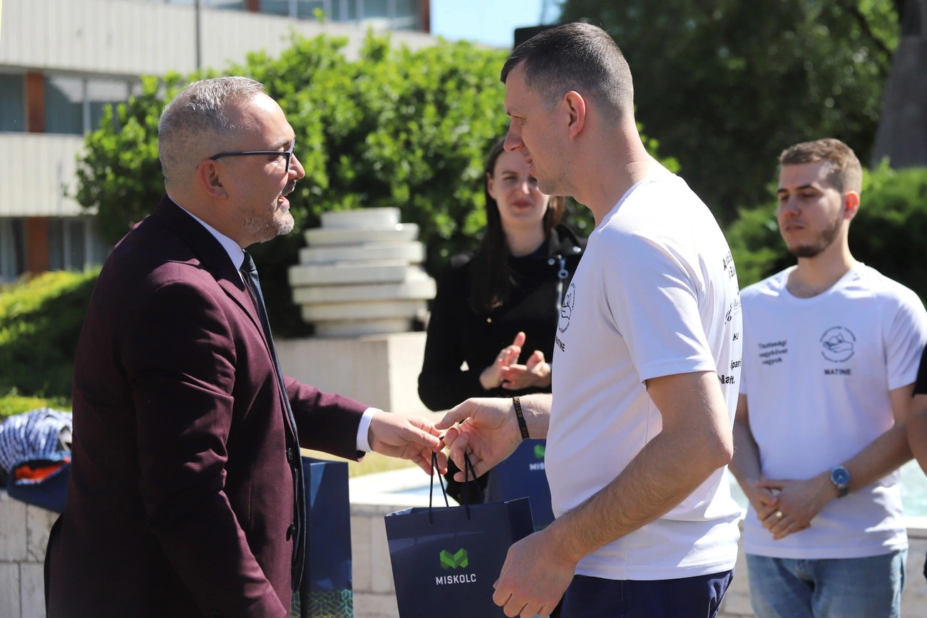 Szemétszedésben közreműködő civil szervezetek díjazása 