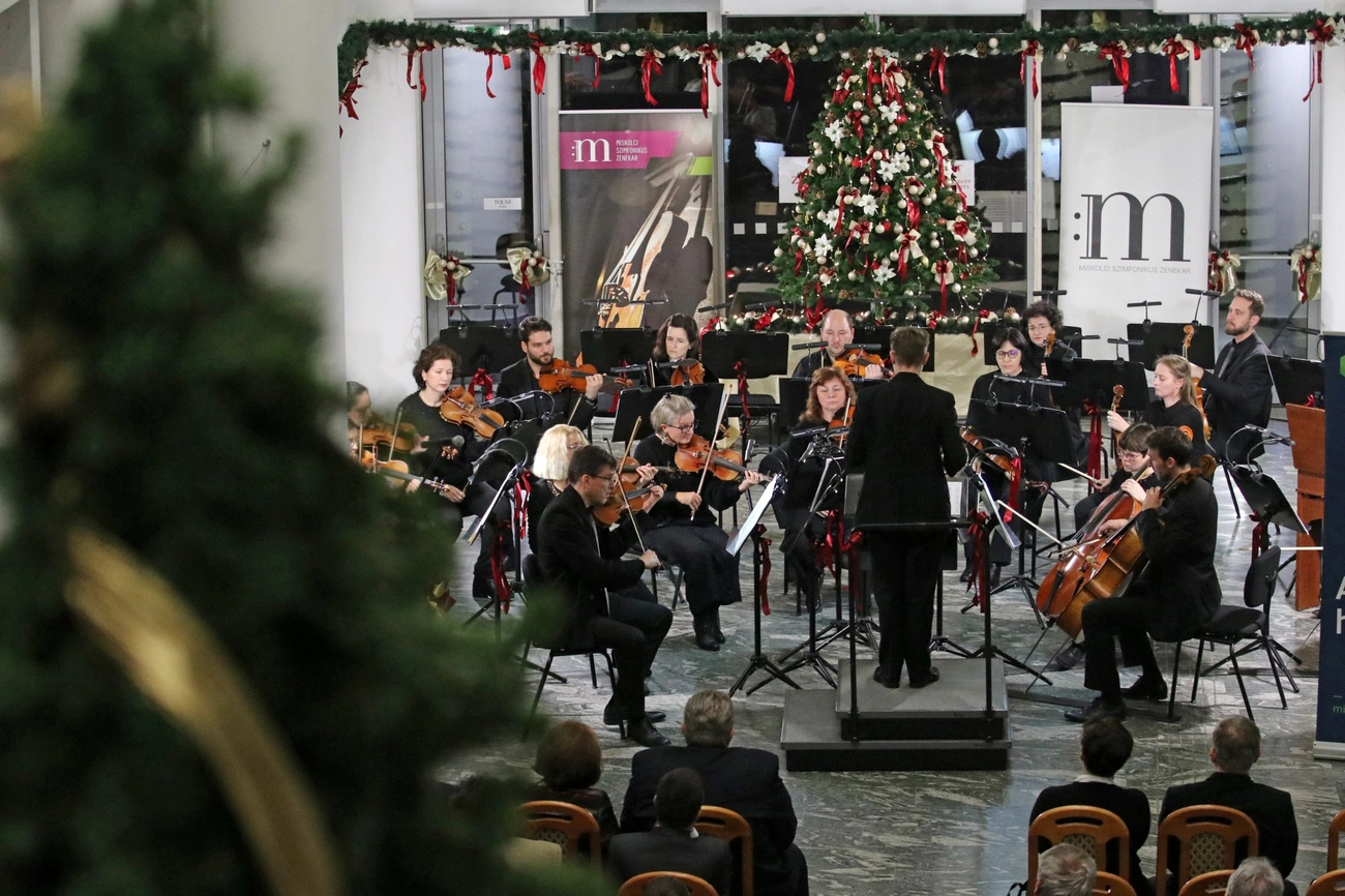 Szimfonikus karácsonyi koncert a városházán 