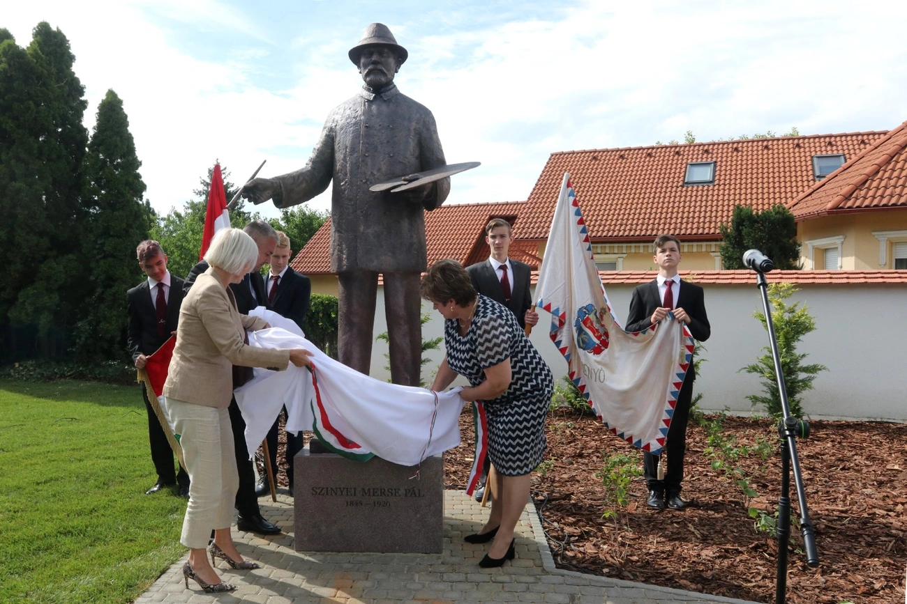 Szinyei Merse Pál szoboravató Szirmabesenyőn 