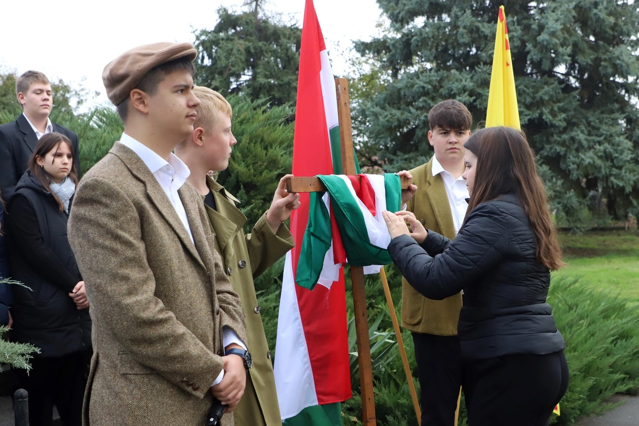 1956 - megemlékezés Szirmán 