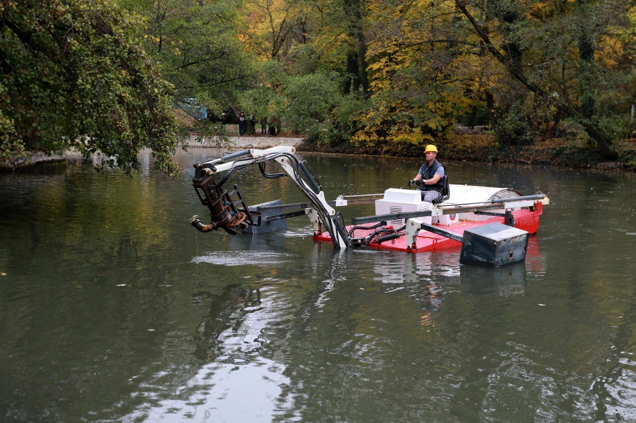 Iszaptalanítják a miskolctapolcai csónakázó-tavat 