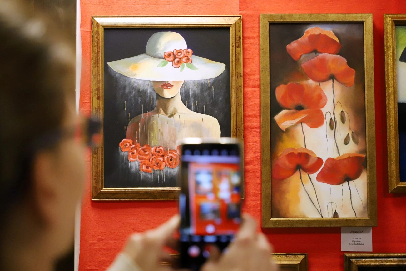 Tardi-Szabó Szilvia és Ignácz Dóra Erika kiállítása a bábszínházban 