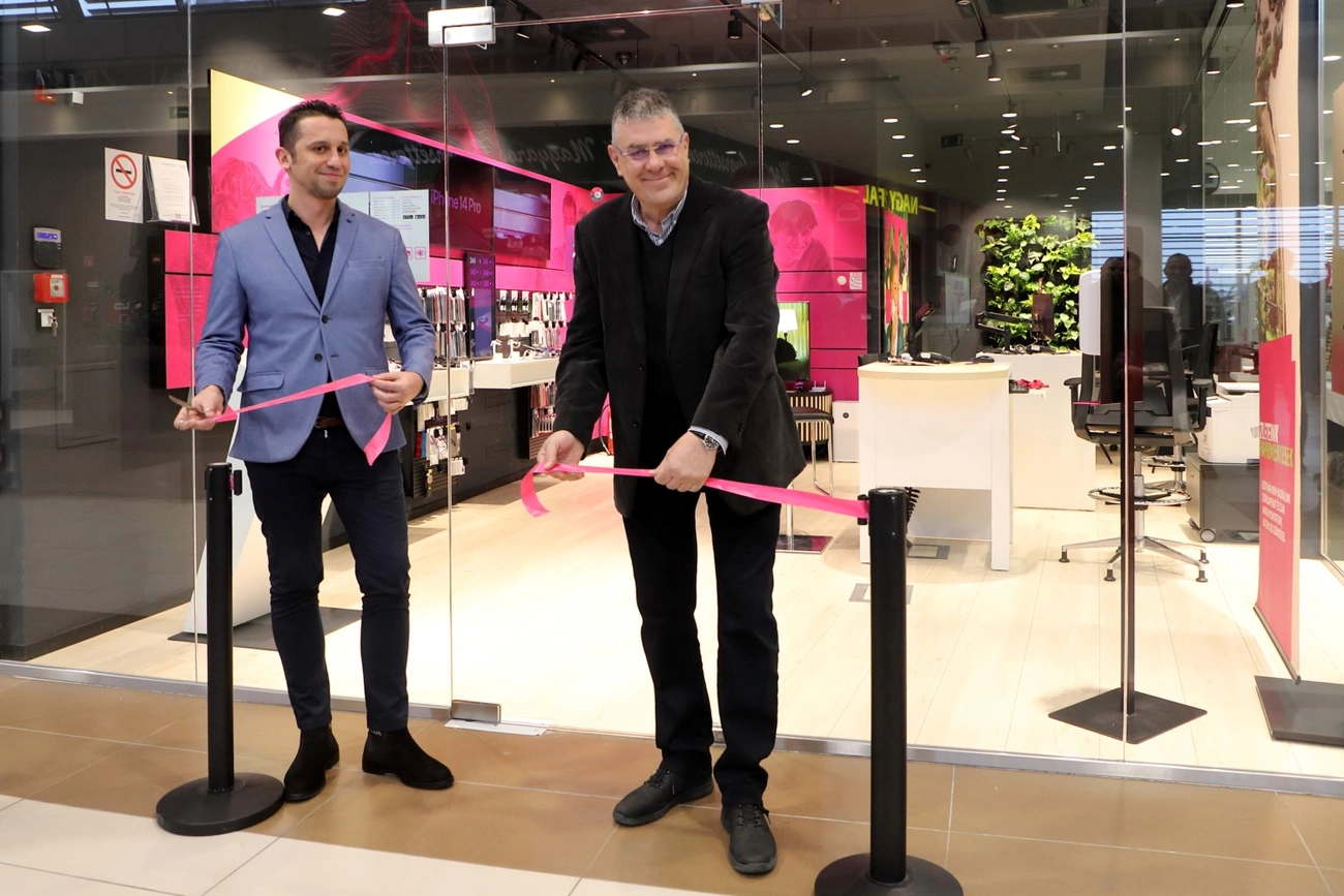 Telekom üzletnyitás az Auchanban 