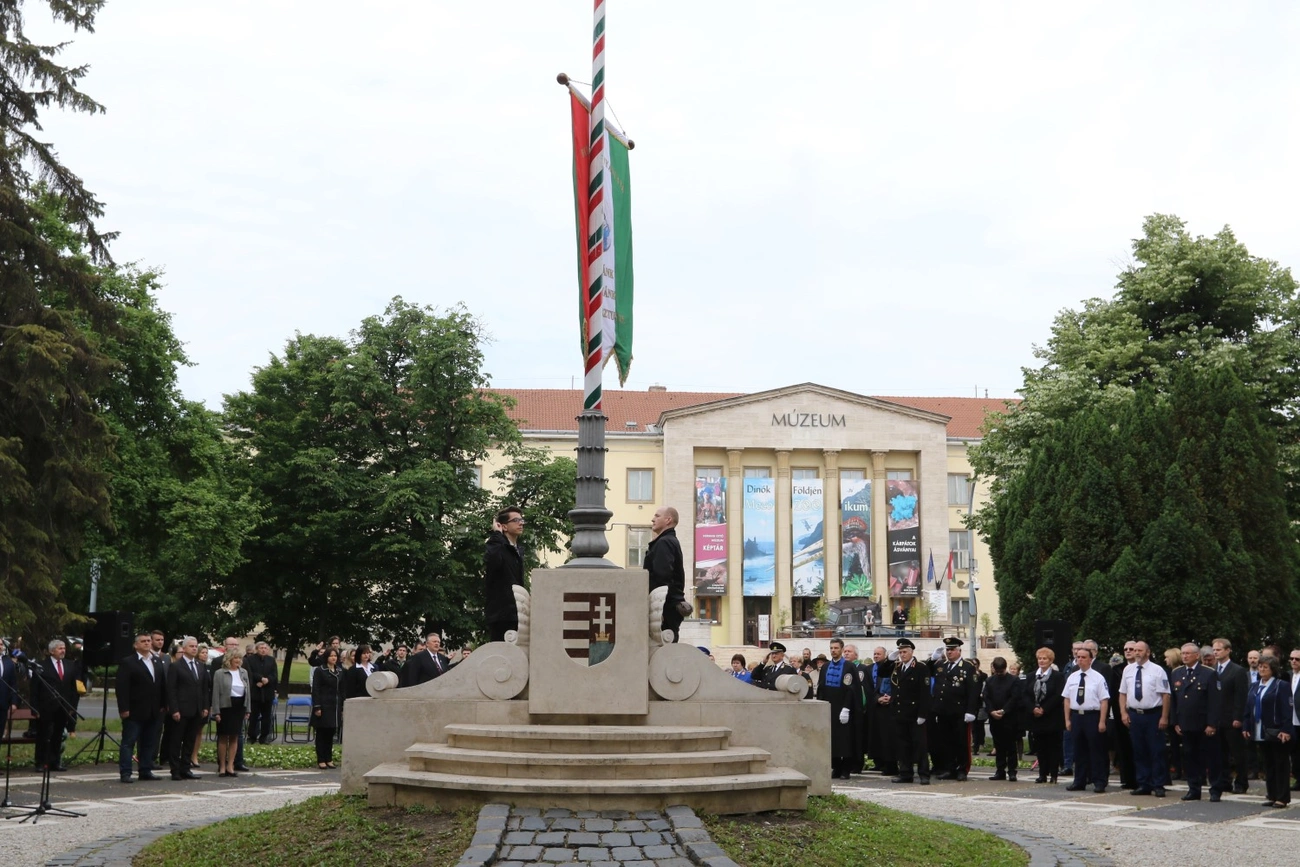 Trianon 100 - Megemlékezés az Országzászlónál 