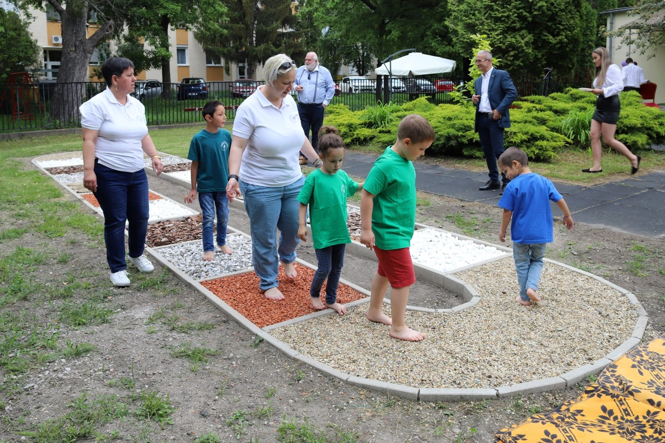 Adomány átadás a Tüskevár Óvodában 
