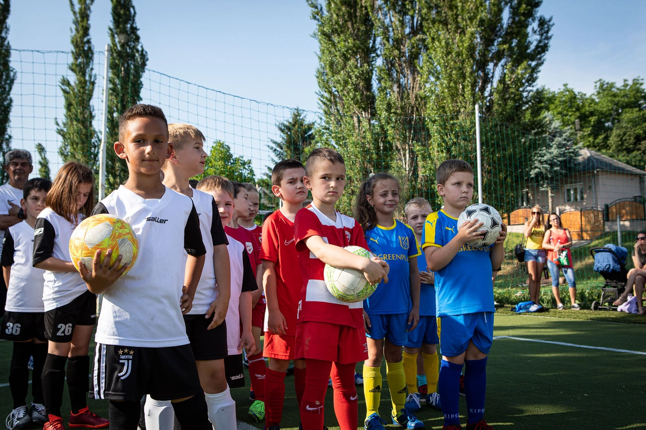 Megújult műfüves futballpálya Újdiósgyőrben, pályaavató ünnepség 