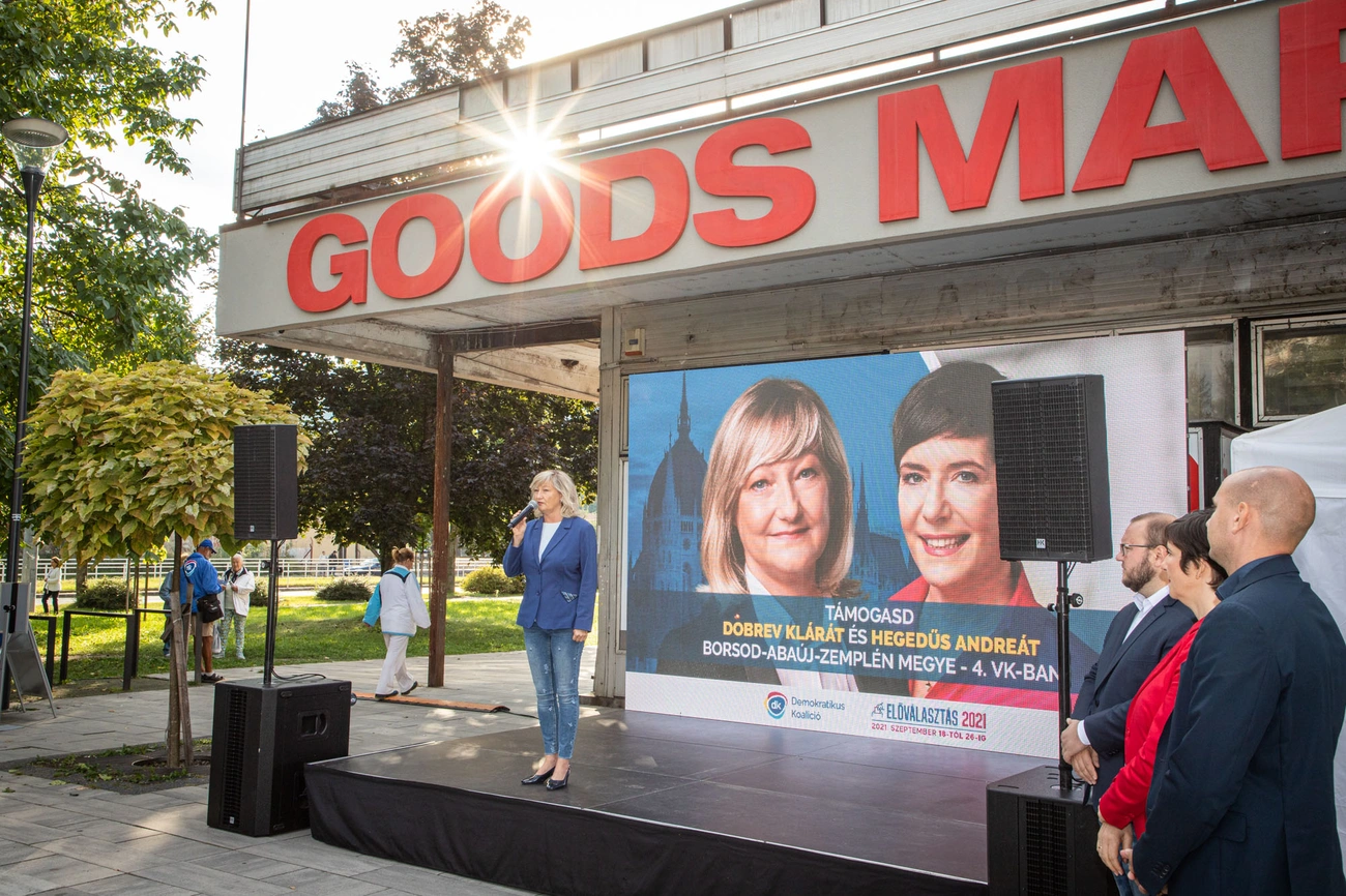 Újabb utcafórum Dobrev Klárával és Hegedűs Andreával  