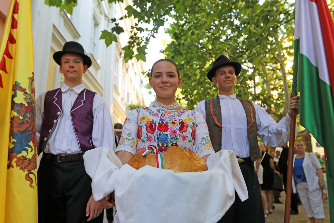 Ünnepi műsor a Szent István téren 