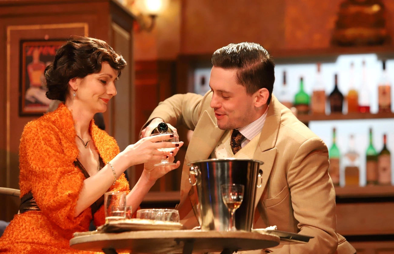 Az üvegcipőn túl -  kortárs magyar szinmű a Kamaraszínházban 