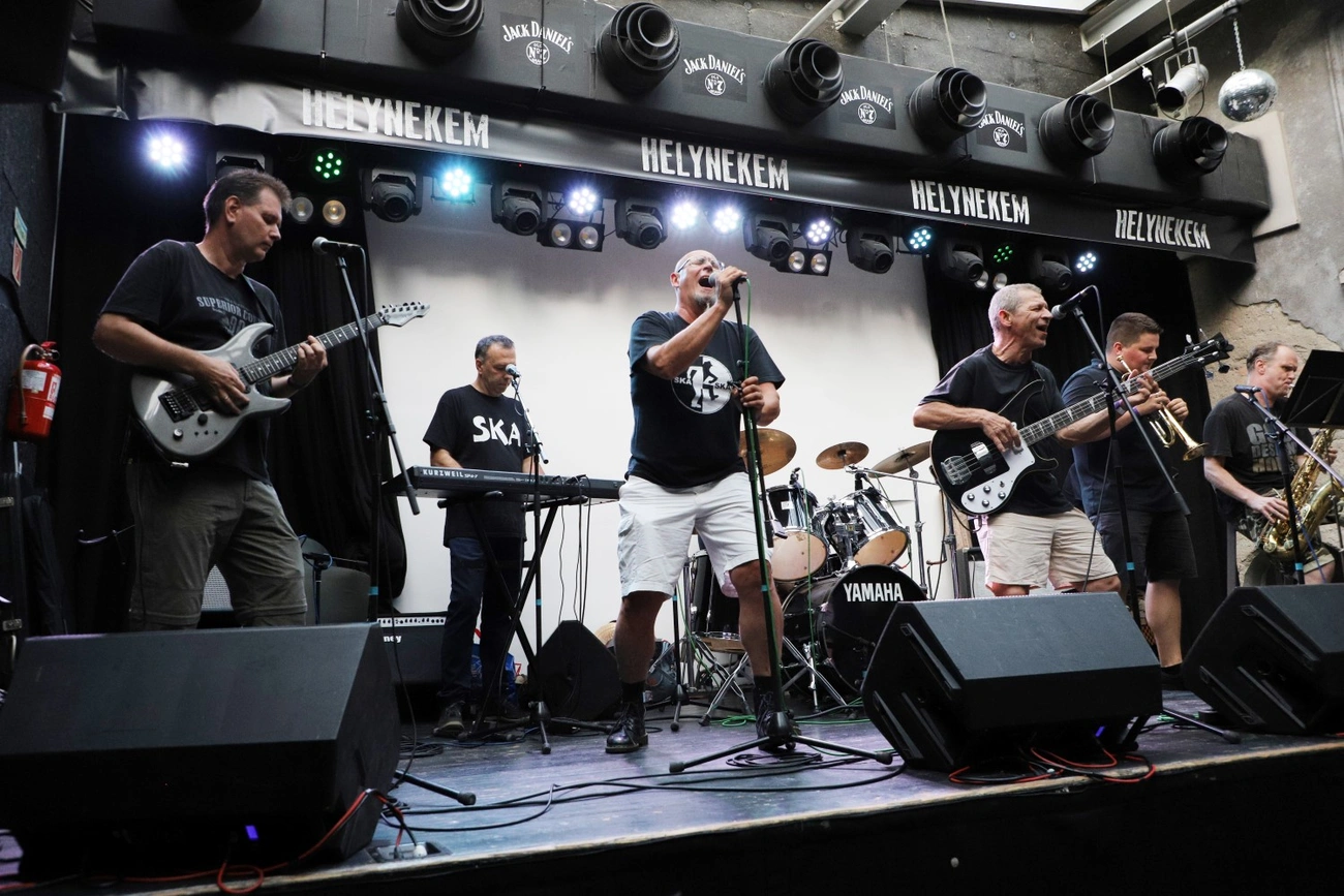 Vian emlékest és Kabinet Rt. koncert a Helynekemben 