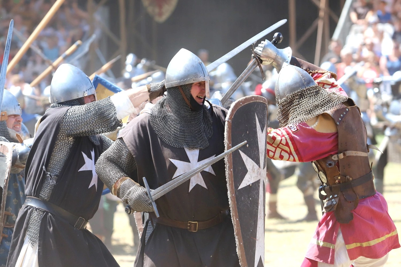 Miskolci hagyományörző Johanniták a Visegrádi Nemzetközi Palotajátékokon 