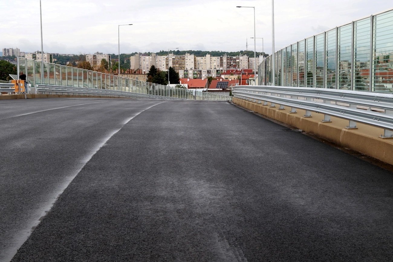 Véghajrában az Y-híd építése 