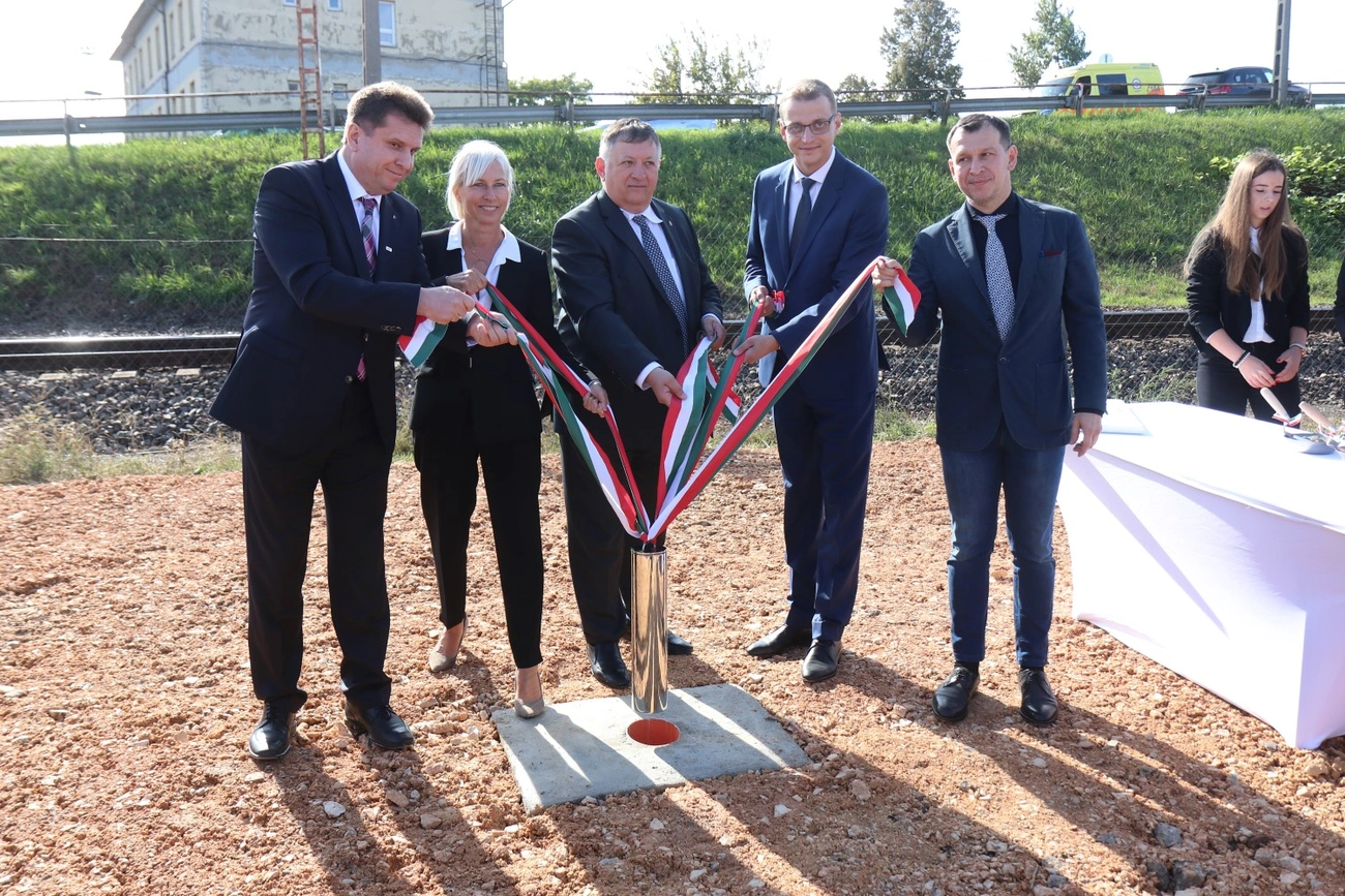  Y-híd alapkőletétel 