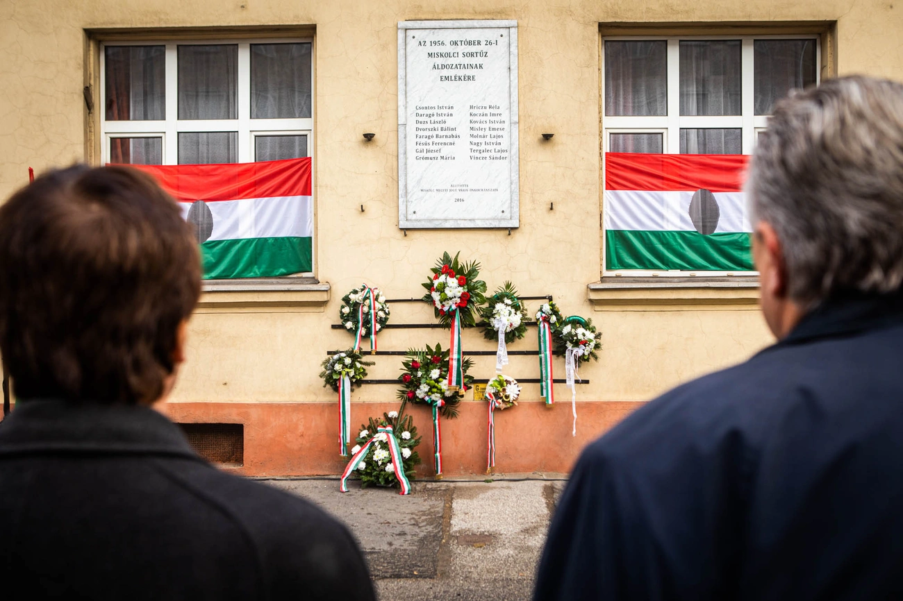 1956-os megemlékezések a városi emlékhelyeken  