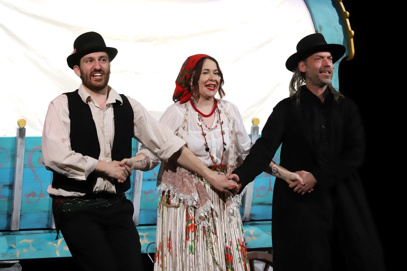 Népek meséi: A nap gyermekei a Csodamalom Bábszínházban 