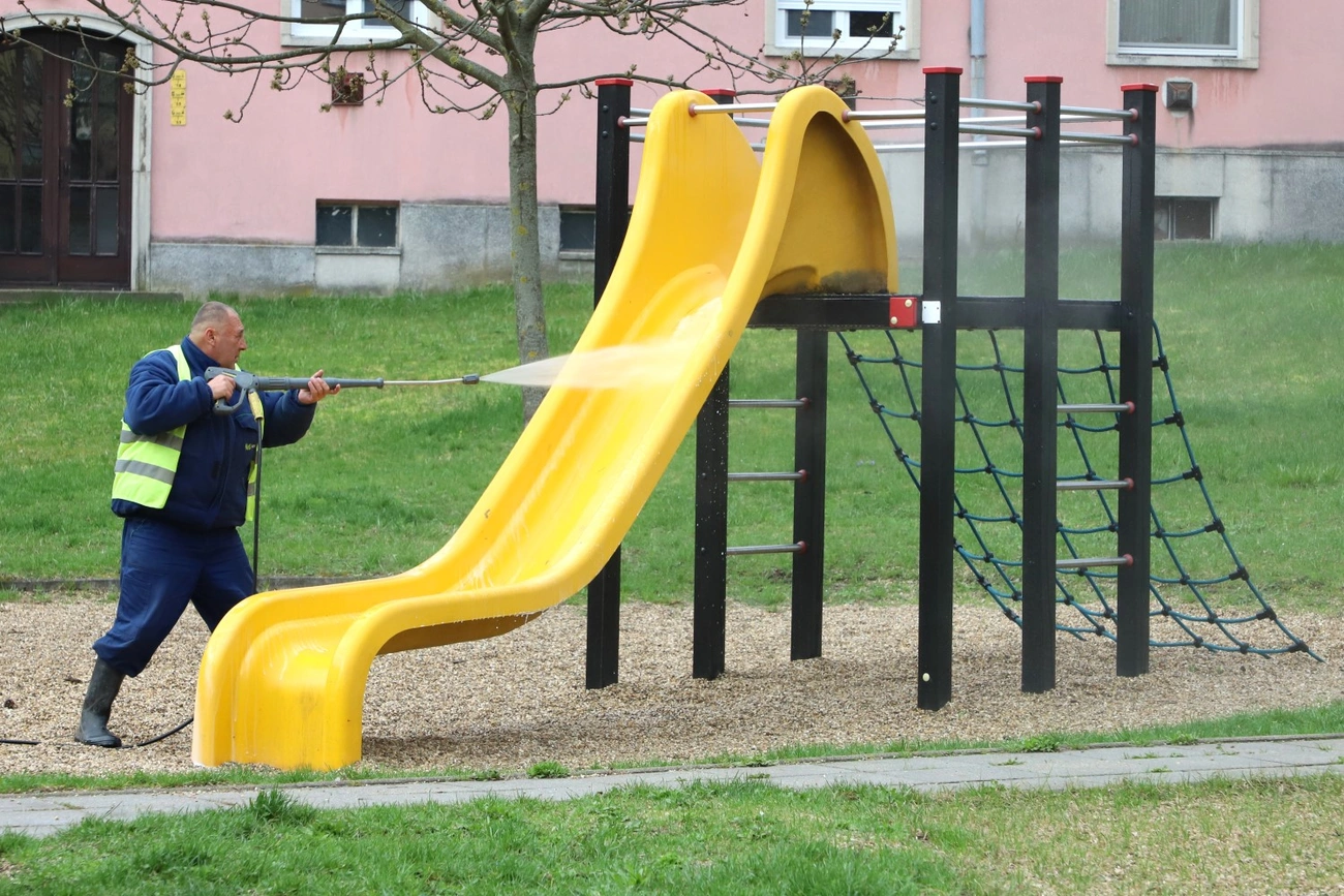 Takarítás a Petneházy játszótéren 