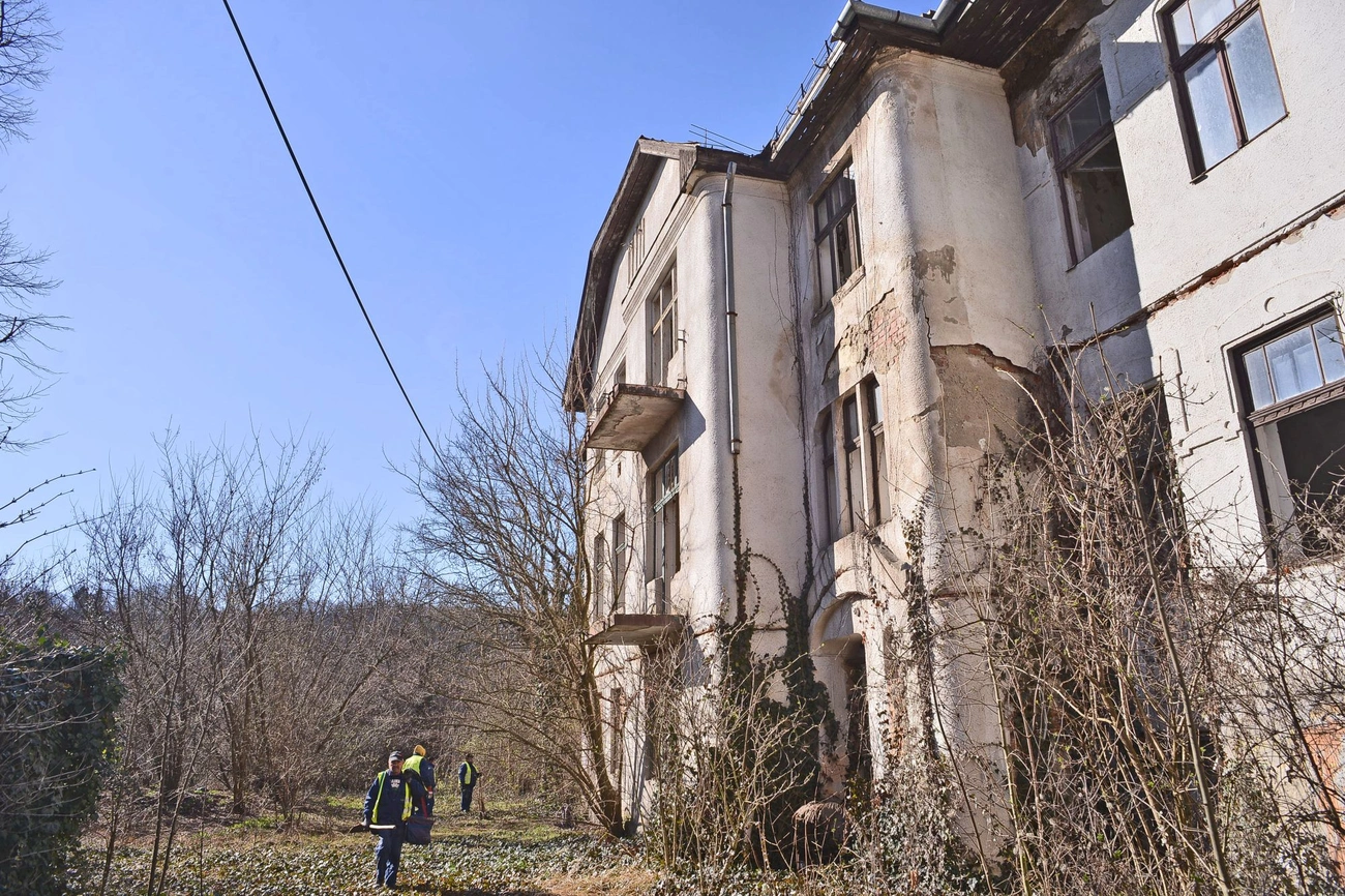 Tavaszi nagytakarítás a Kis-Hunyad utcában  