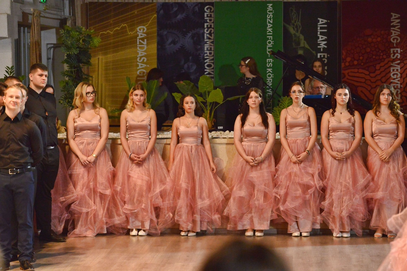 Földes szalagavató az Egyetemen