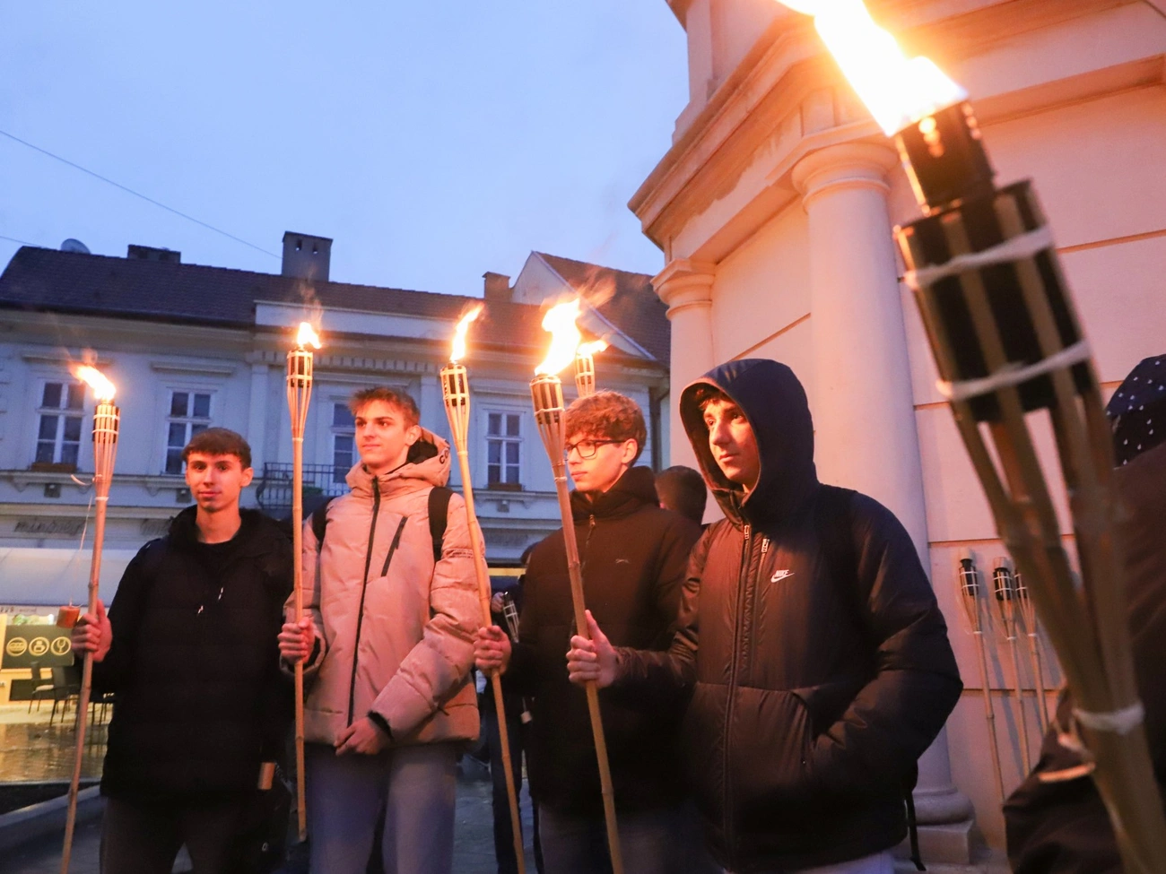 Lévay 200: zenés-fáklyás felvonulás Miskolc belvárosában