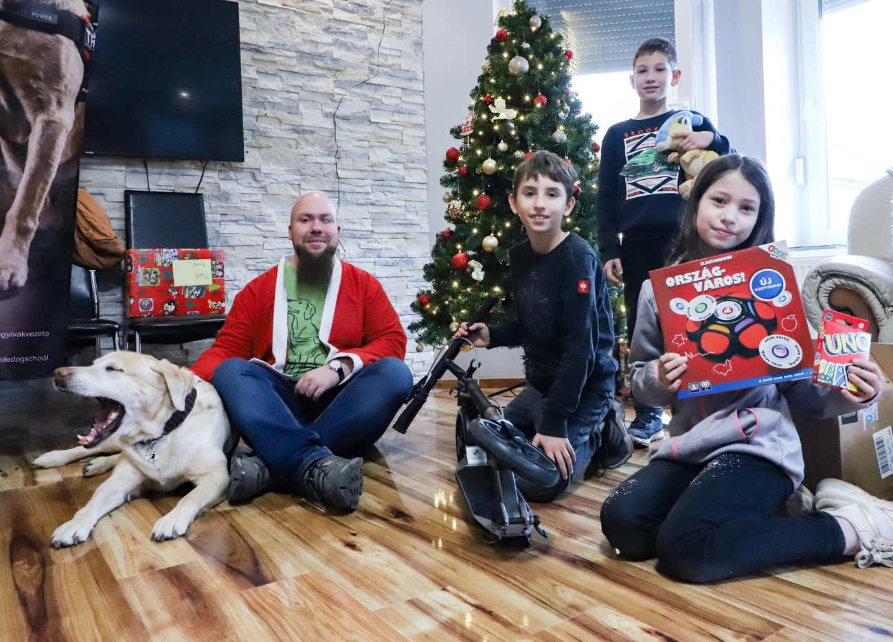 Karácsonyi ajándékozás látássérült és rászoruló gyermekeknek