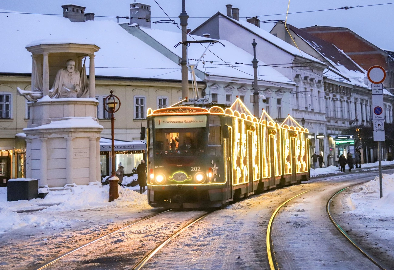 Adventi villamos és téli hangulat a belvárosban