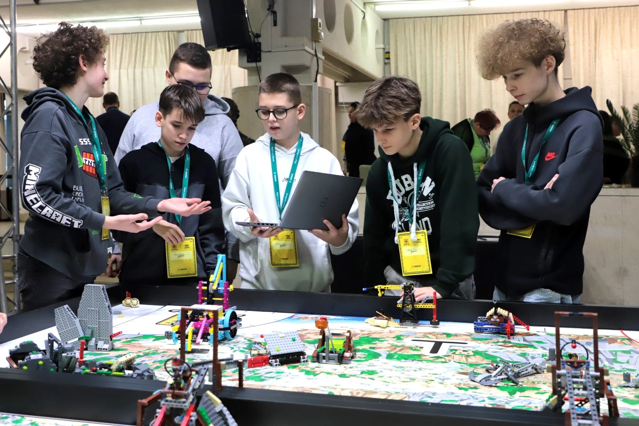 FIRST LEGO verseny és kiállítás az egyetemen