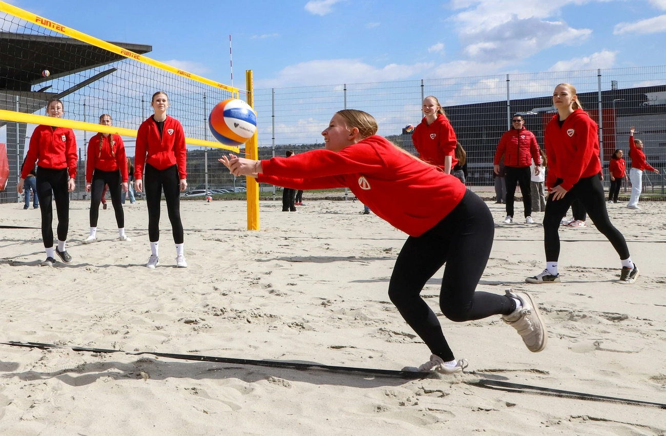 Strandröplabda pálya átadó a DVTK soprtligetben