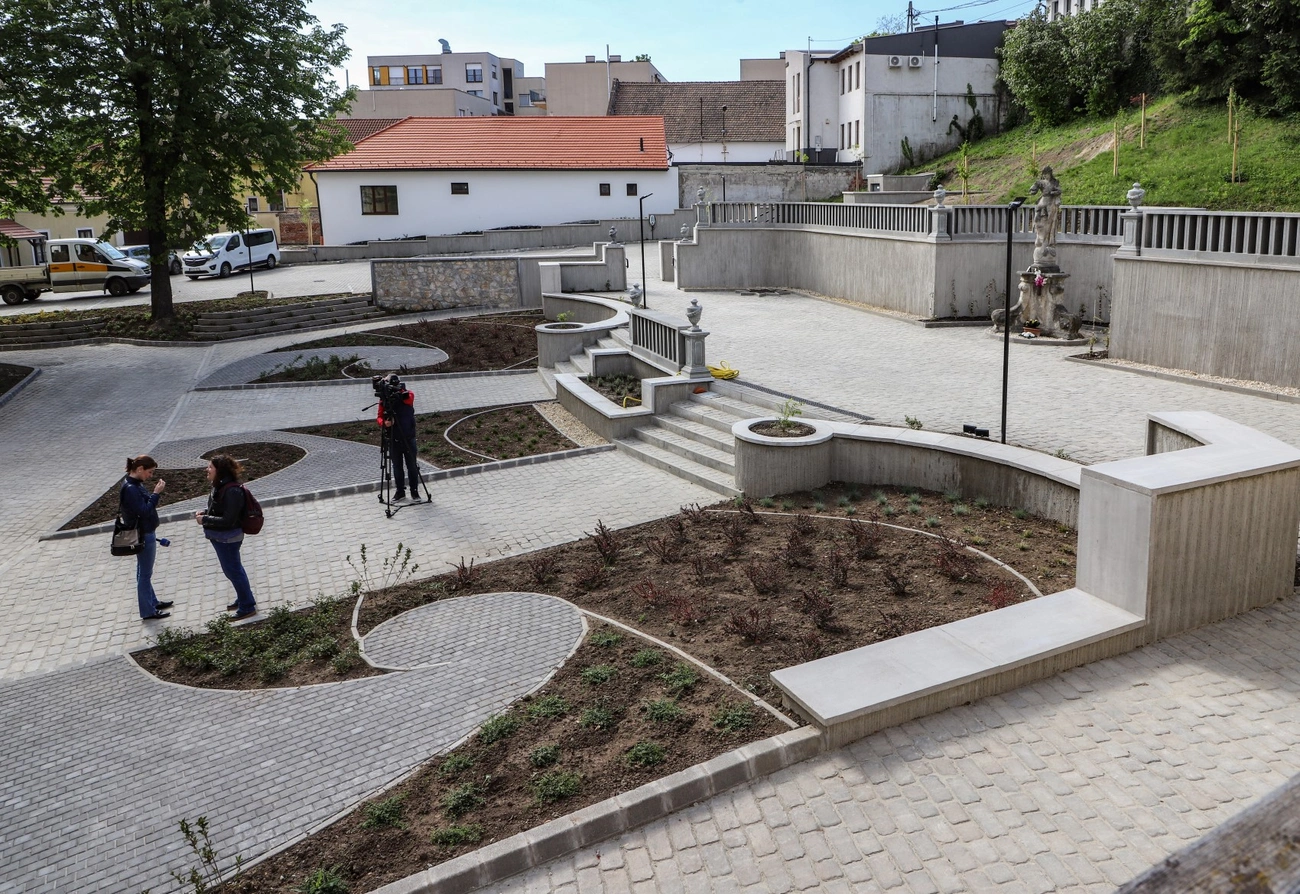 Megújult a Mindszenti templom udvara