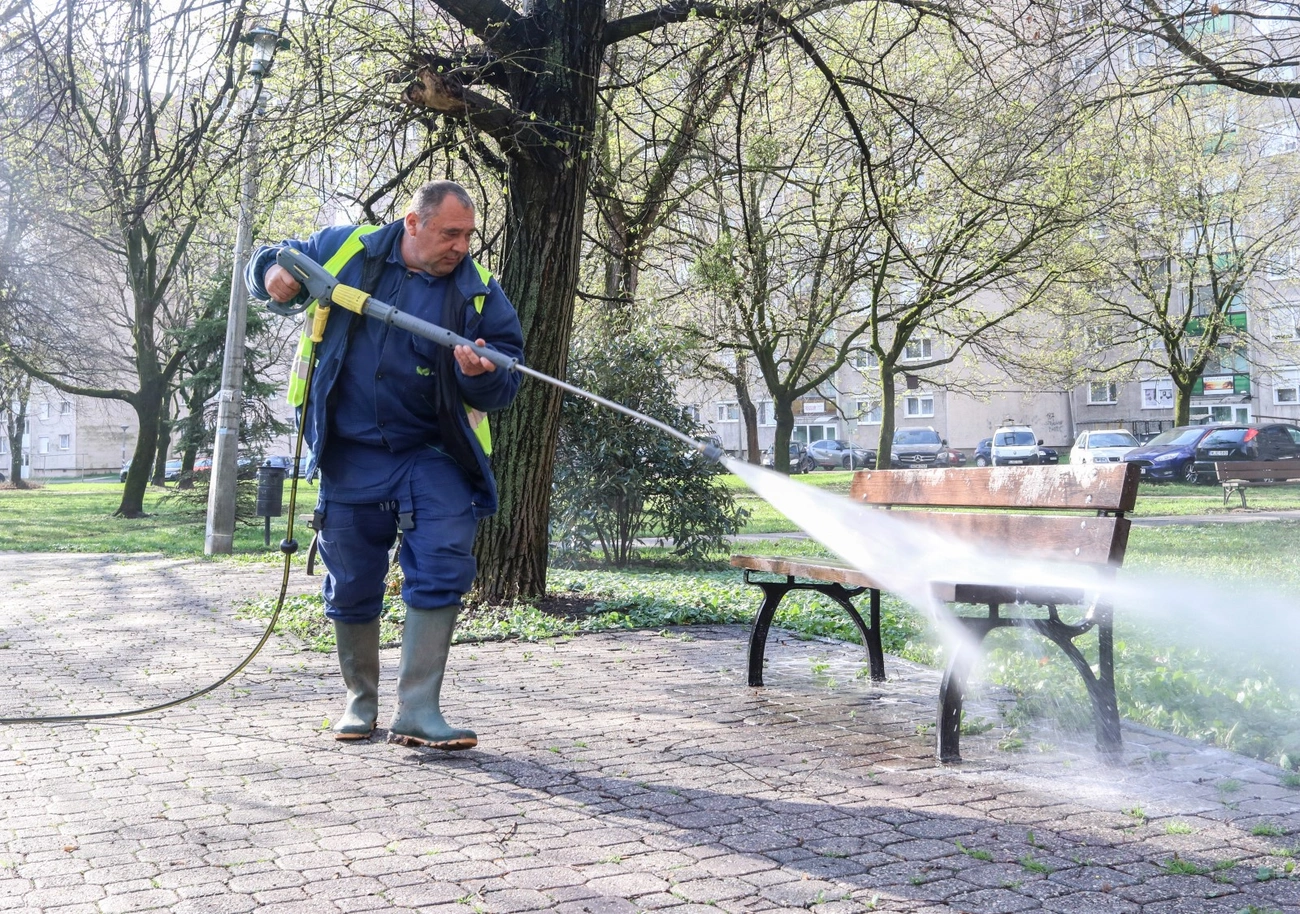 Tavaszi takarítás Diósgyőrben és a Búza térnél