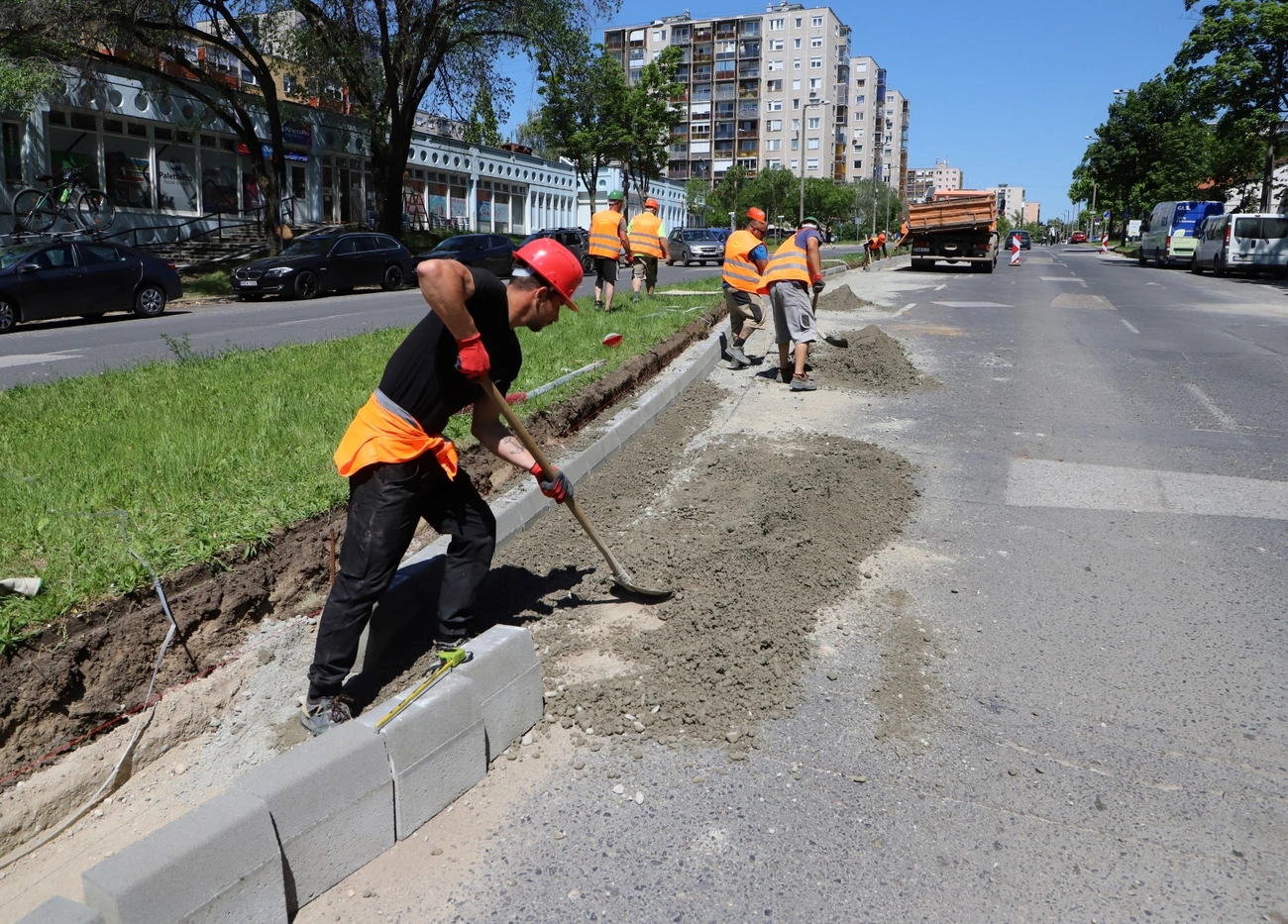 Útfelújítás az Avason