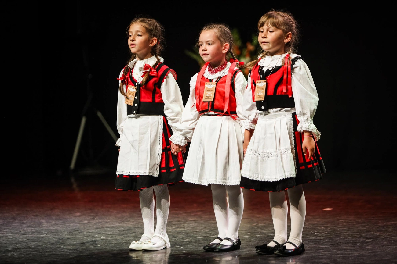 XV. „Dunán innen, Tiszán túl” Kárpát-medencei Ifjúsági Népművészeti Tehetségkutató Döntő és Gálaműsor