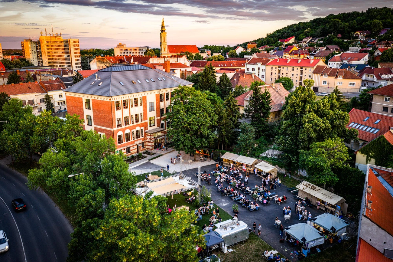  Gasztroplacc a Csengey-kertben 